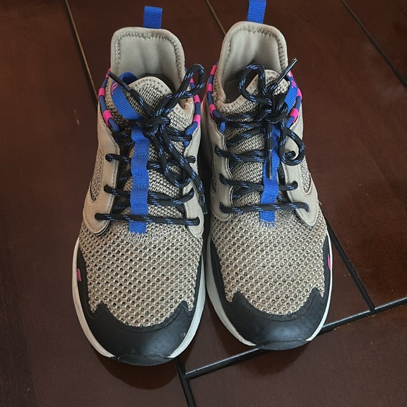 Fabletics Hiking Boots - Picture 2 of 4